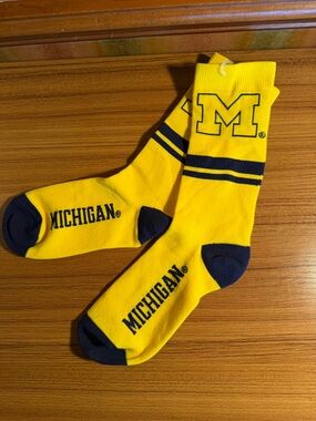 Michigan Wolverines NCAA Crew Socks 4-Stripe Deuce Maize Yellow Navy NWOT